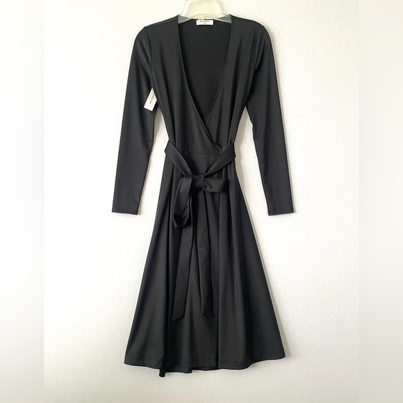 Aritzia Babaton Tyler Wrap Dress in Black - Picture 1 of 7